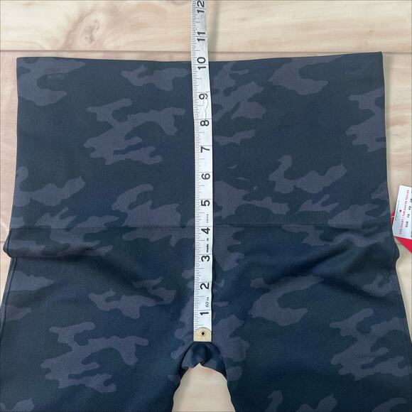 NWT Spanx Look at Me Now Bike Short Black Camo XL - Picture 8 of 9